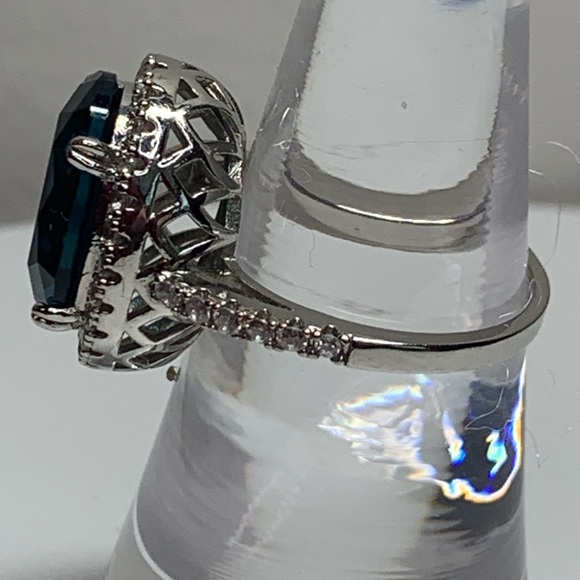 Large Oval Faceted London Blue Topaz Framed by/Cubic Zirconias w/CZ Band - Picture 5 of 11